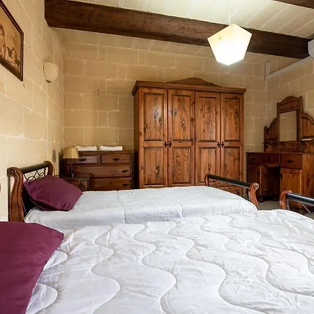 4 Bedroom Holiday With Private Pool Ferienhaus Xewkija