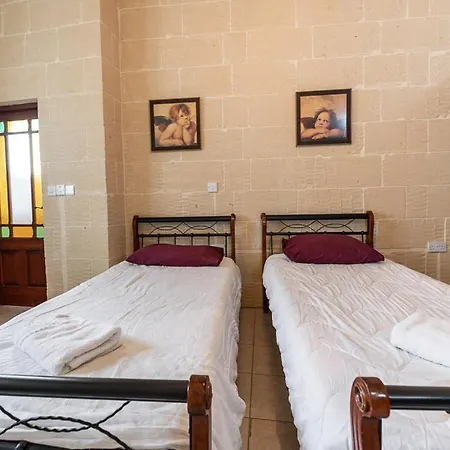 Ferienhaus 4 Bedroom Holiday With Private Pool Xewkija
