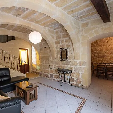 4 Bedroom Holiday With Private Pool Ferienhaus