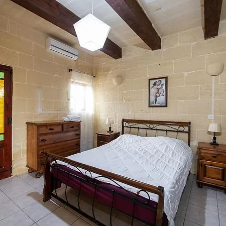 4 Bedroom Holiday With Private Pool Ferienhaus *