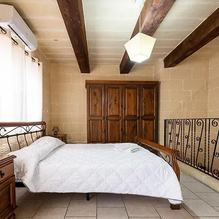 4 Bedroom Holiday With Private Pool Holiday home