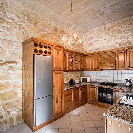 4 Bedroom Holiday With Private Pool Xewkija
