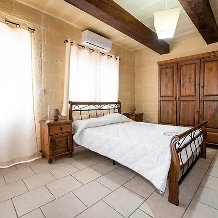 4 Bedroom Holiday With Private Pool Holiday home Xewkija
