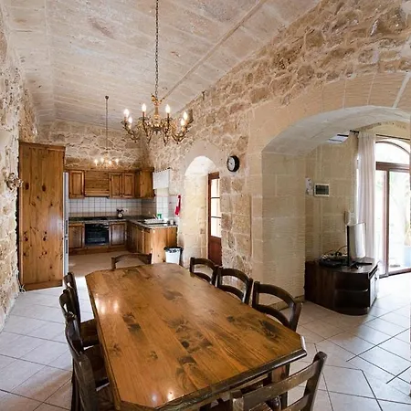 4 Bedroom Holiday With Private Pool Xewkija