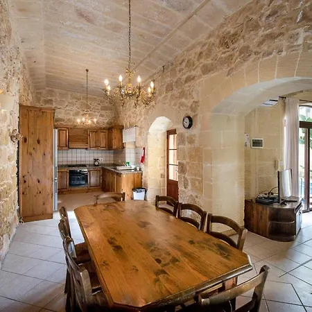 4 Bedroom Holiday With Private Pool