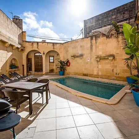 4 Bedroom Holiday With Private Pool Xewkija