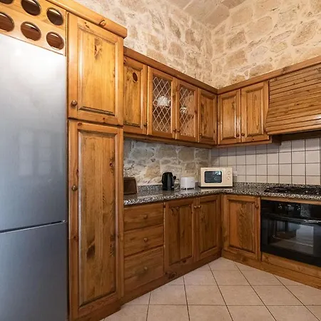 4 Bedroom Holiday With Private Pool Case de vacanță Xewkija
