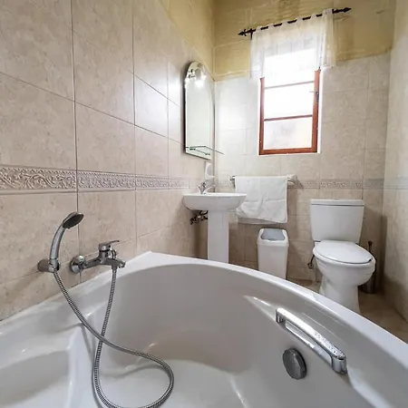 4 Bedroom Holiday With Private Pool Xewkija