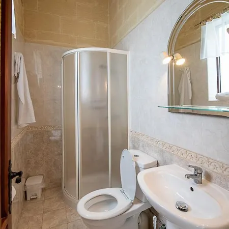 4 Bedroom Holiday With Private Pool Holiday home Xewkija