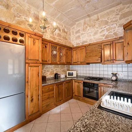 4 Bedroom Holiday With Private Pool