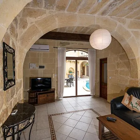 Case de vacanță 4 Bedroom Holiday With Private Pool Xewkija